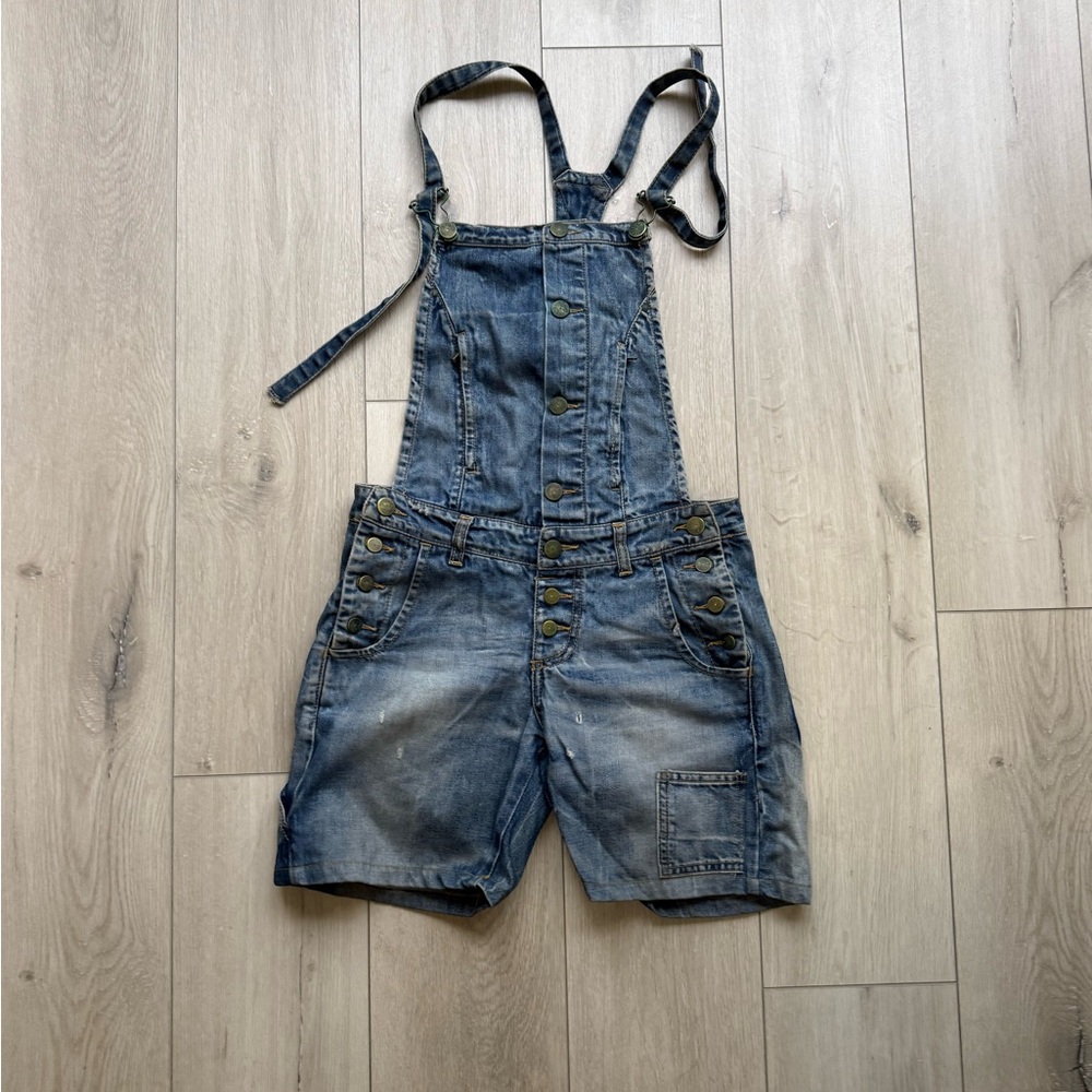 Adele Fado Denim Blue Distressed Shorts Jumpsuit with Adjustable Straps. It. 38